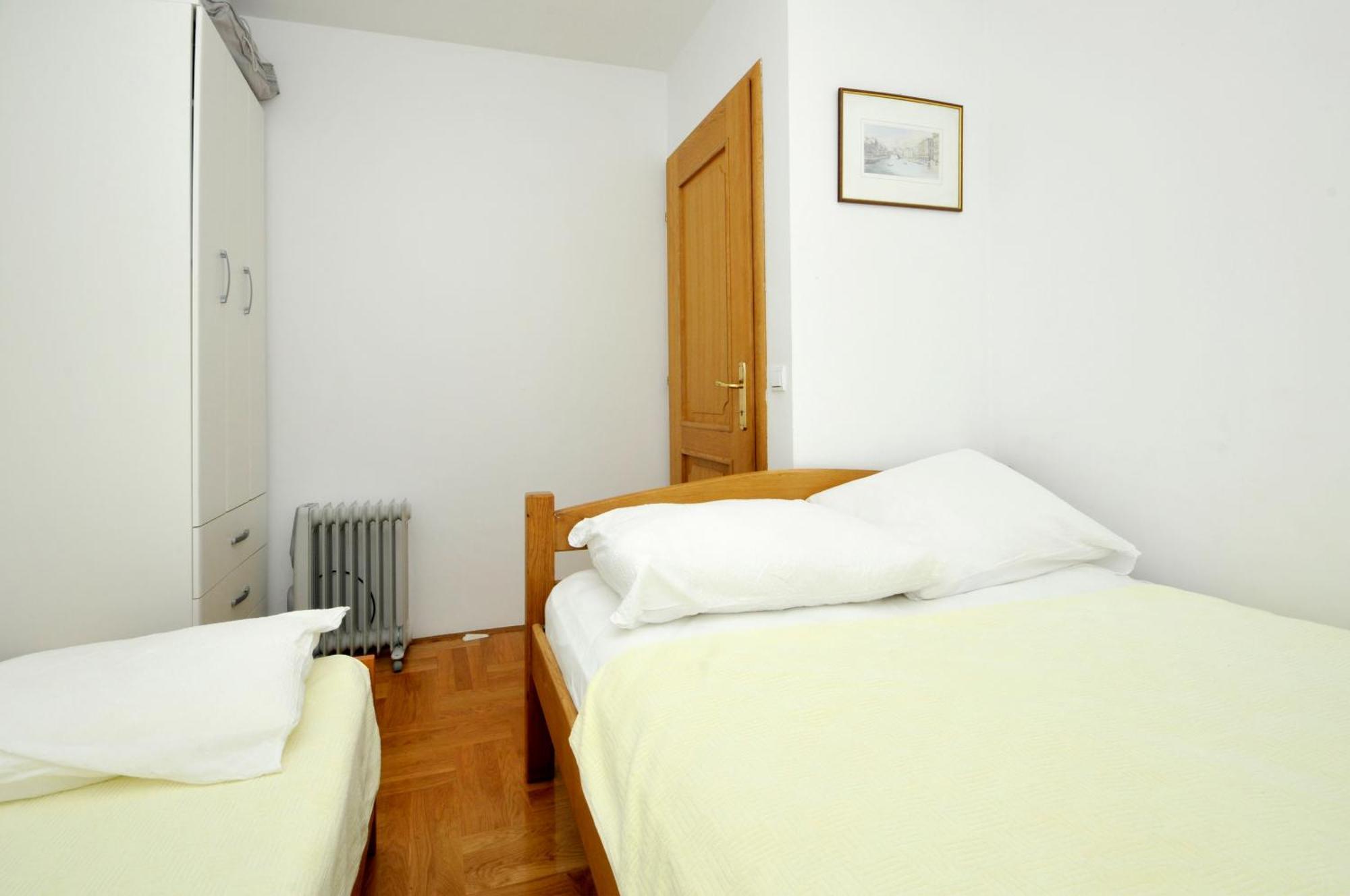 Svalina - Seaview And 130m From