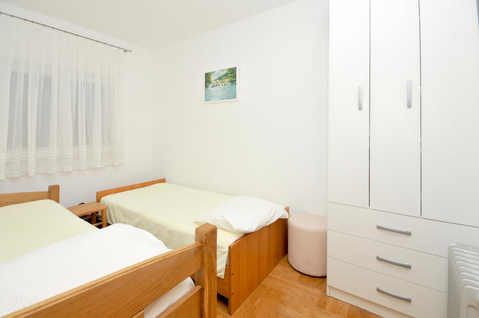 Apartment Svalina - Seaview And 130m From Trogir