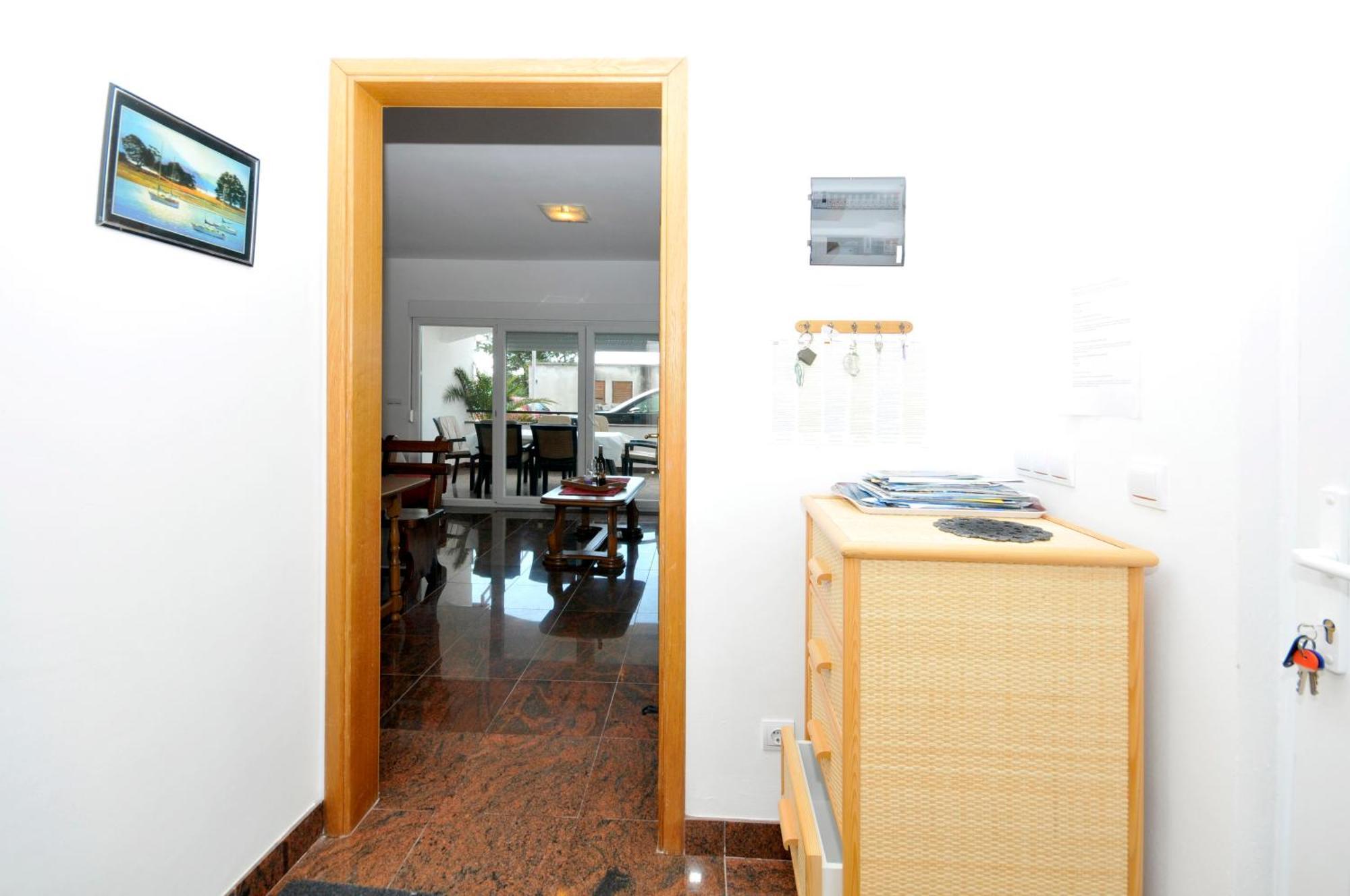 Svalina - Seaview And 130m From Apartment *