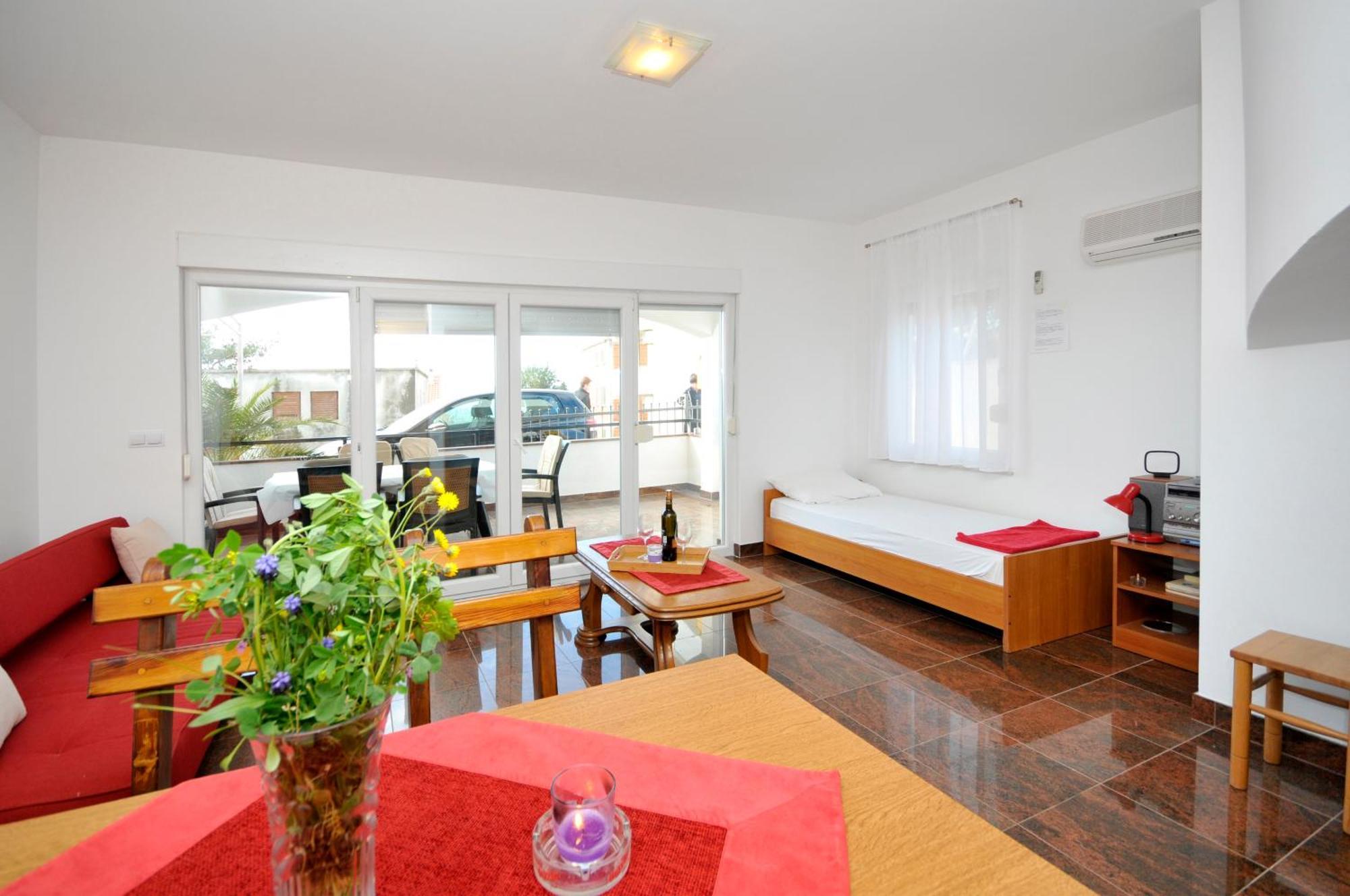 Apartment Svalina - Seaview And 130m From