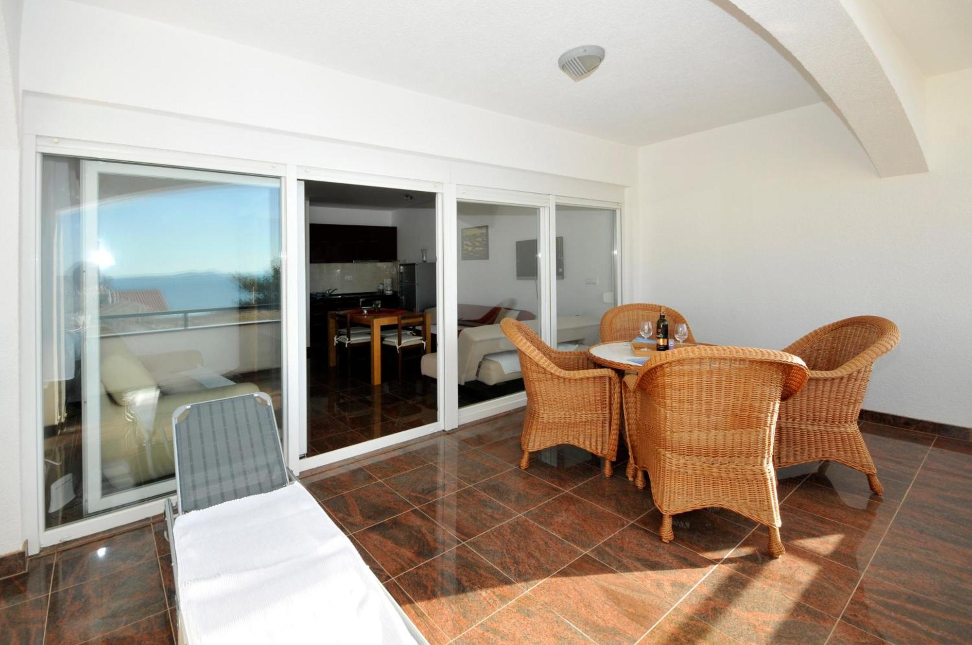 Svalina - Seaview And 130m From Apartment Trogir