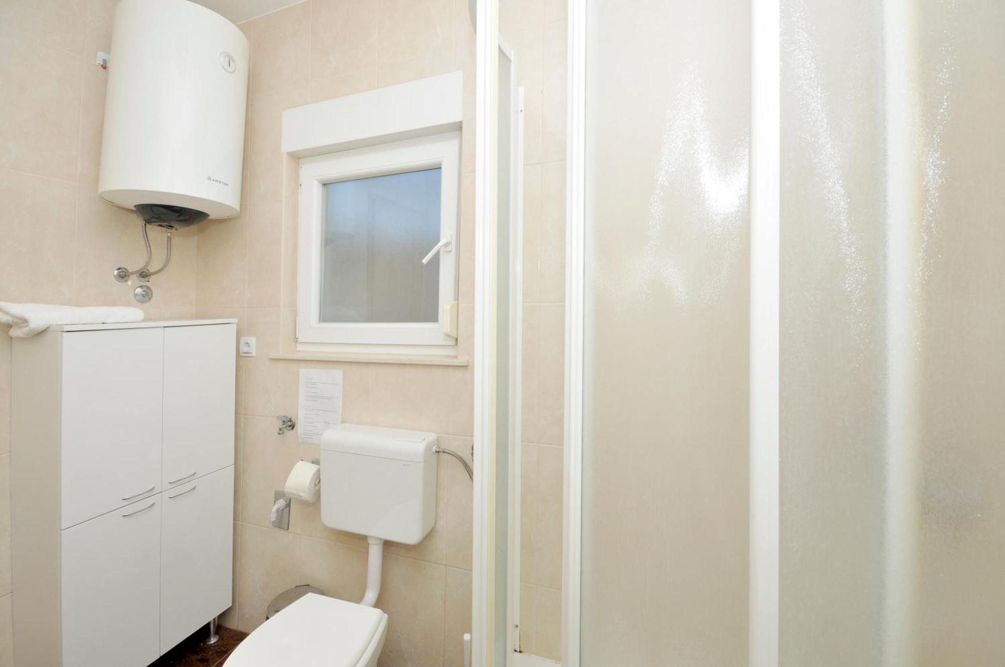 Apartment Svalina - Seaview And 130m From