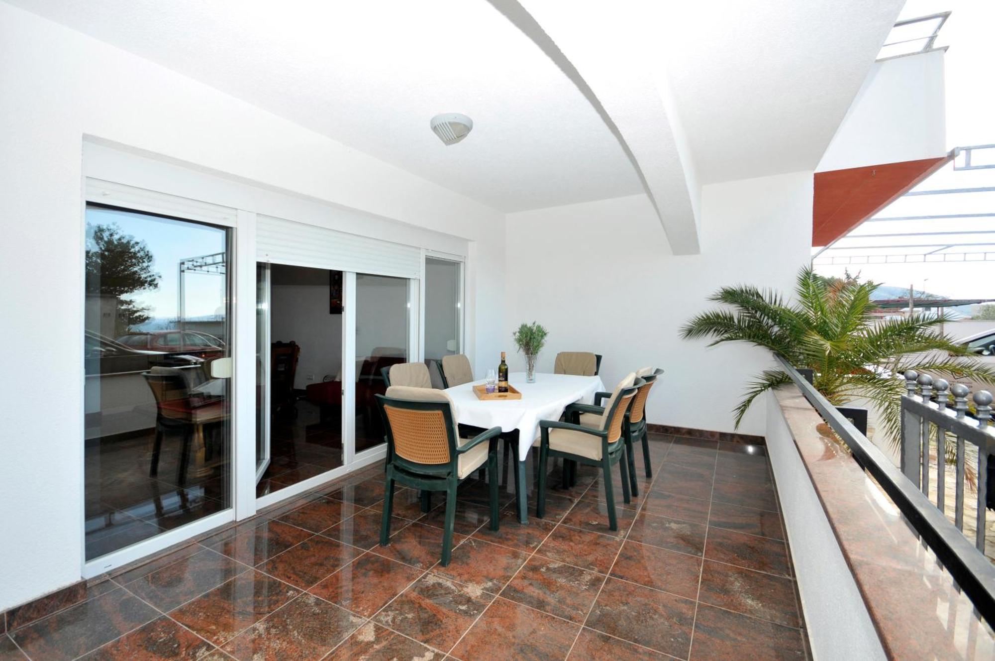Apartment Svalina - Seaview And 130m From