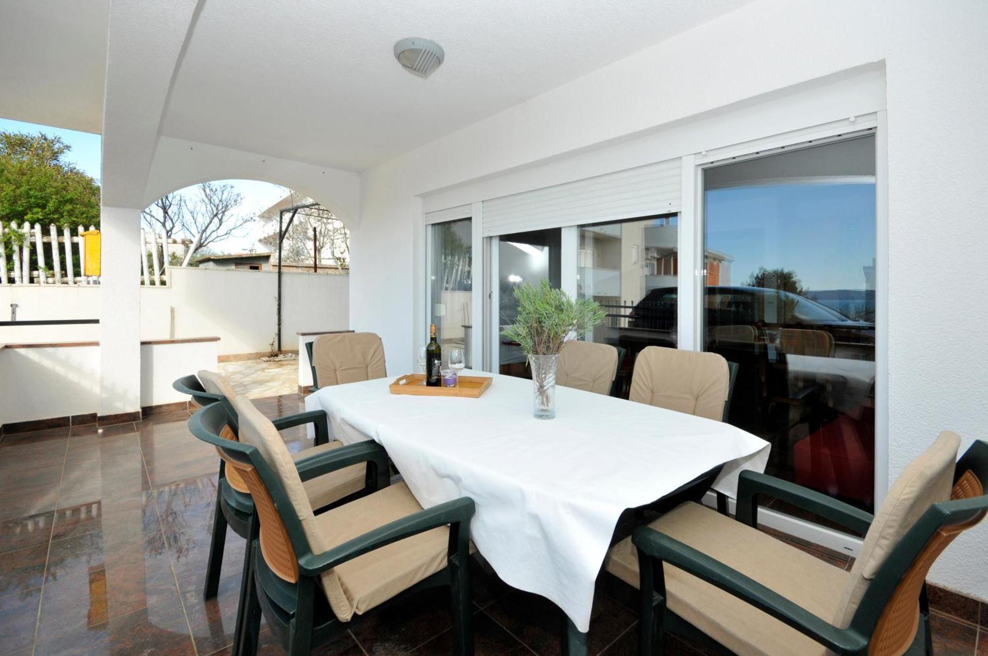 Apartment Svalina - Seaview And 130m From Trogir