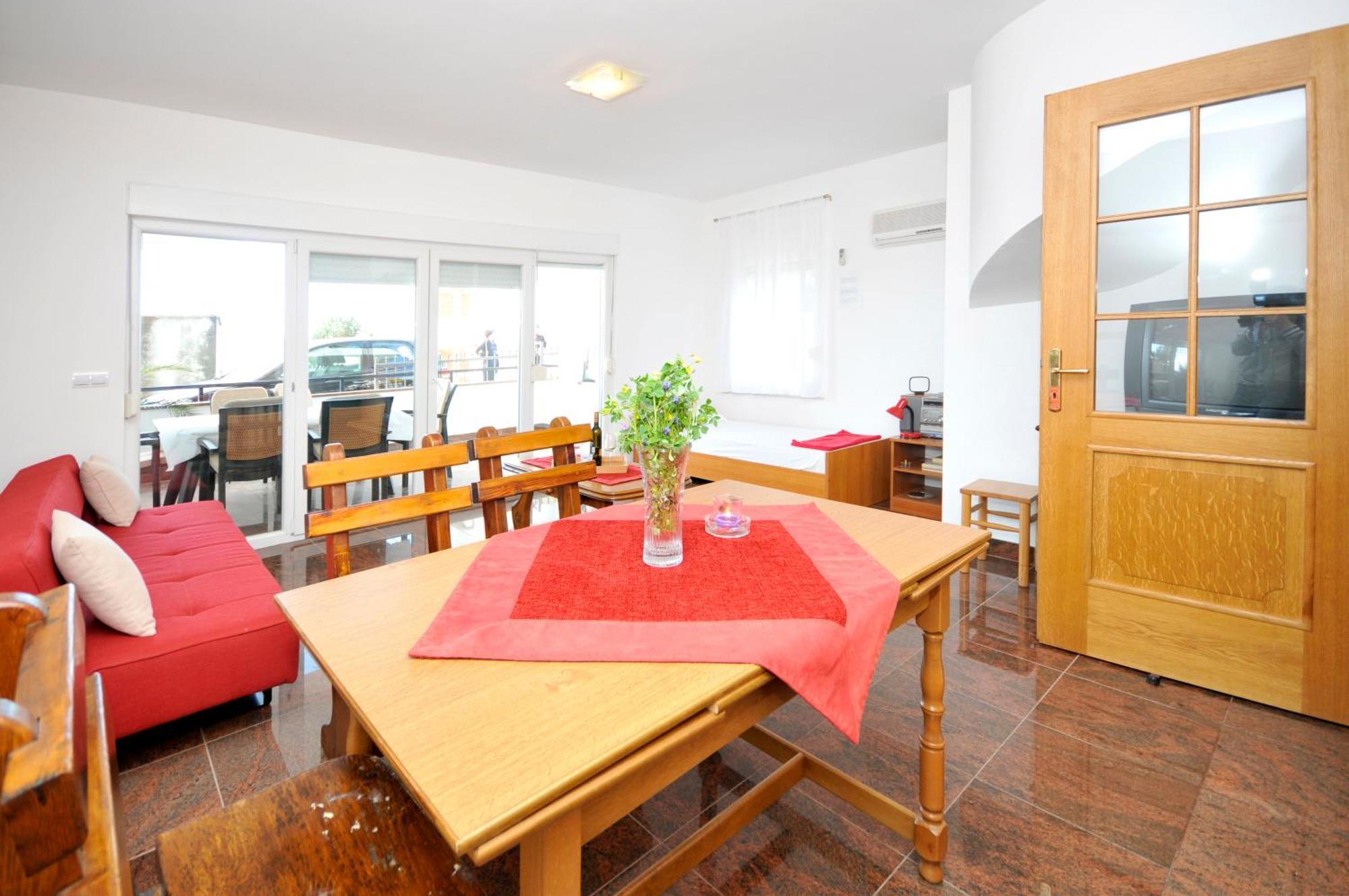 Apartment Svalina - Seaview And 130m From Trogir