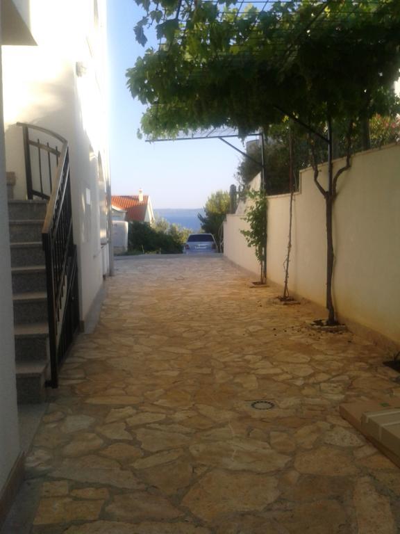 Svalina - Seaview And 130m From