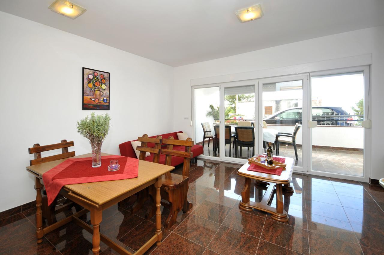Apartment Svalina - Seaview And 130m From