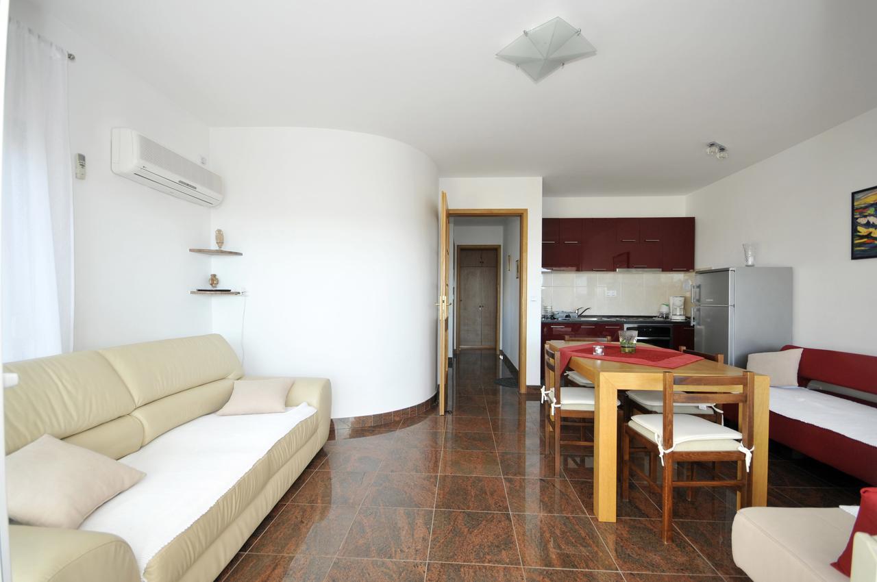 Apartment Svalina - Seaview And 130m From Trogir