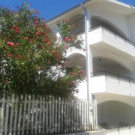 Apartmani Svalina - Seaview And 130M From Beach Trogir Exterior photo